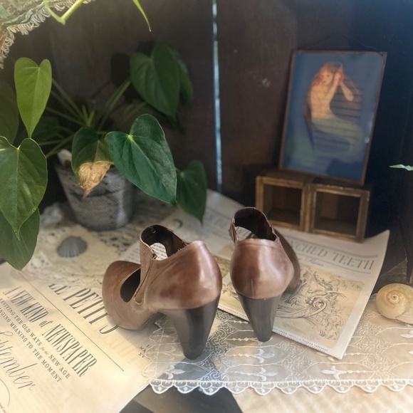 Bevel Heels - Picture 3 of 4